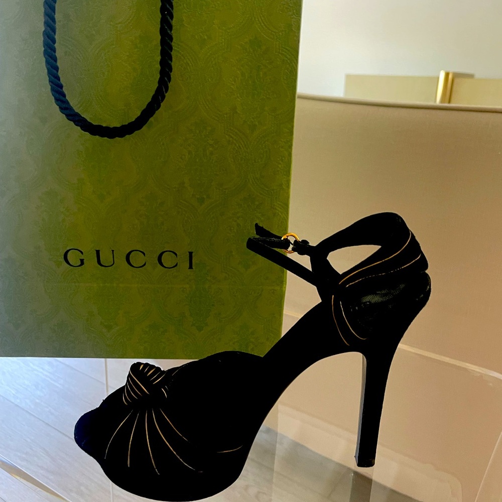 Gucci velvet black platform sandal with gold piping